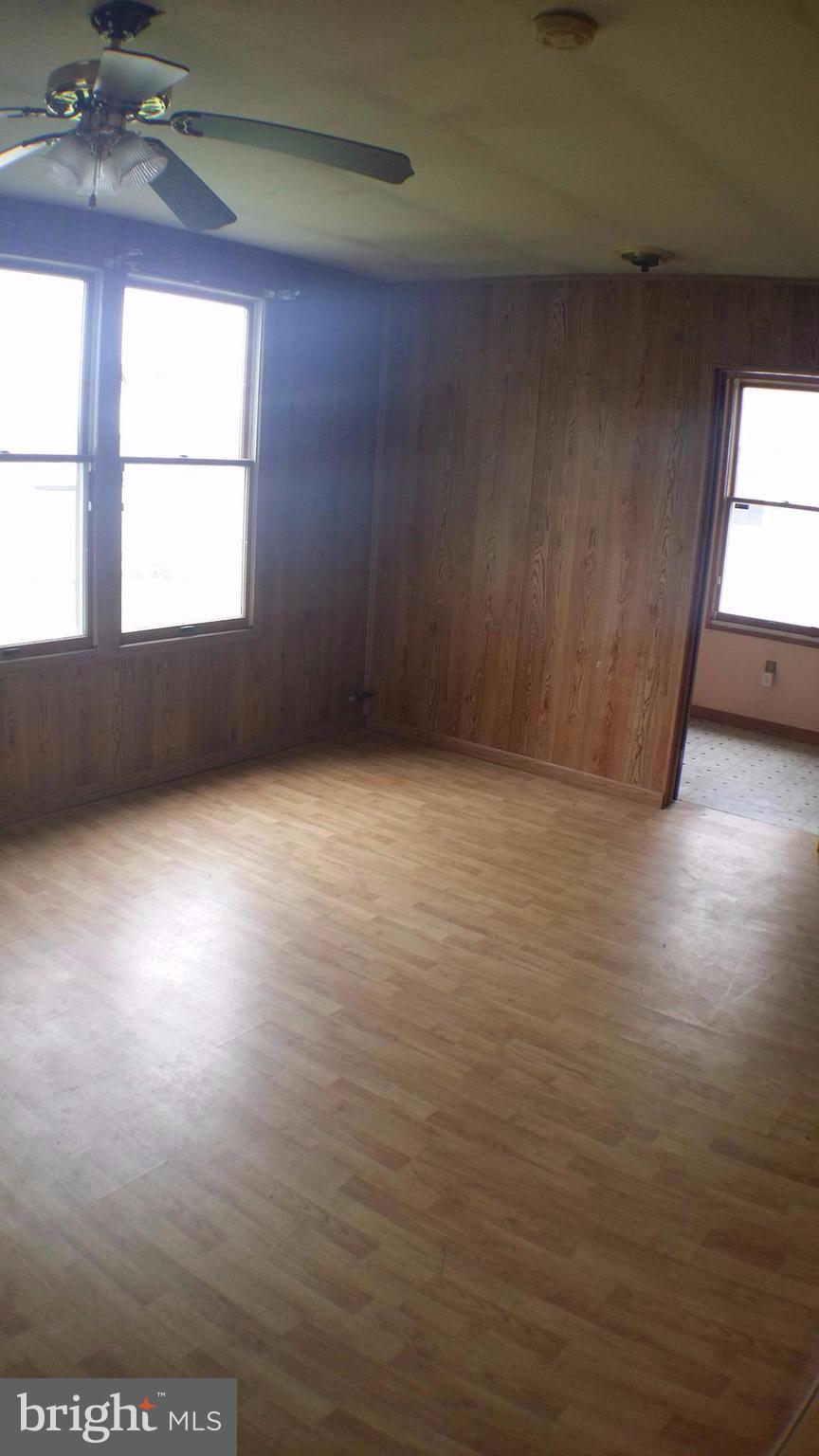 228 Ashwood Road Baltimore, MD 21222 - Photo 7 of 11 livingroom