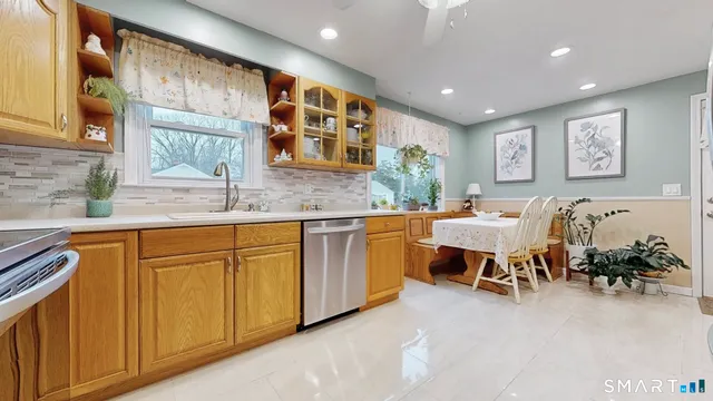 $719,000 | 22 Hollywood Avenue, Milford, CT 06460