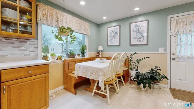 $719,000 | 22 Hollywood Avenue, Milford, CT 06460