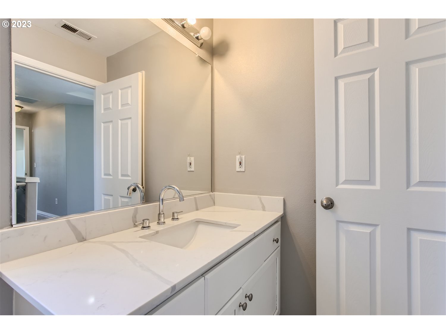 712 Northeast Mariners Loop Portland, OR 97211 - Photo 24 of 28