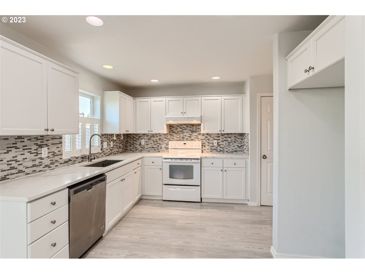 712 Northeast Mariners Loop Portland, OR 97211 - Photo 9 of 28