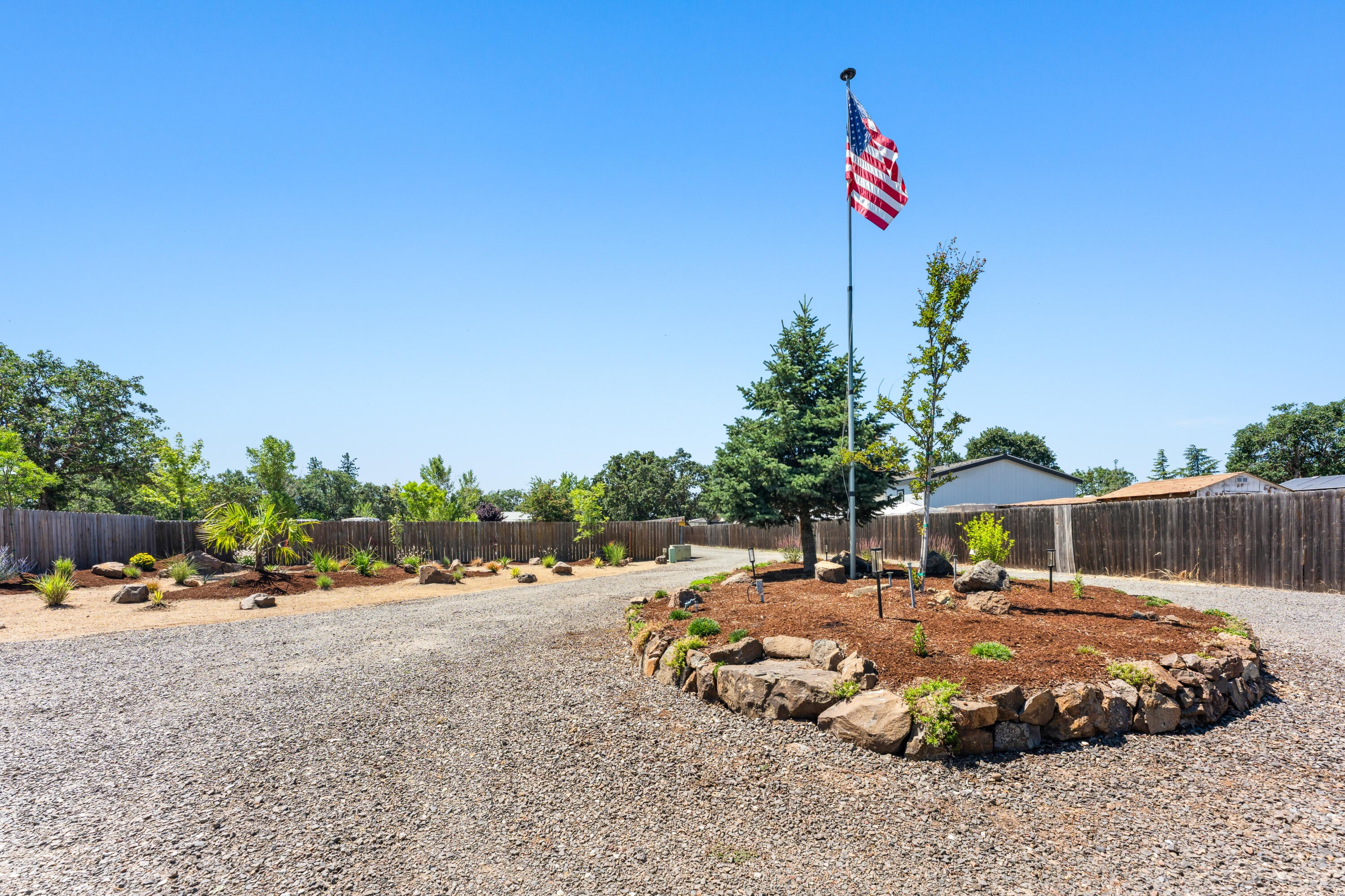 622 Raven Road Central Point, OR 97502 - Photo 3 of 65 DSC00889
