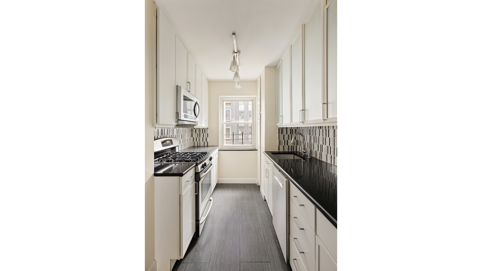 345 East 56th Street, Unit 7J Manhattan, NY 10022 - Photo 9 of 20 Gallery Image 9