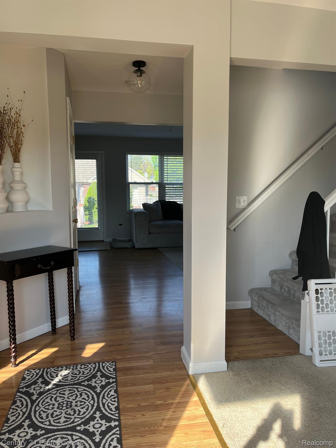 20984 Andover Road Southfield, MI 48076 - Photo 7 of 50 1st impression: Family Room up ahead & wood floors