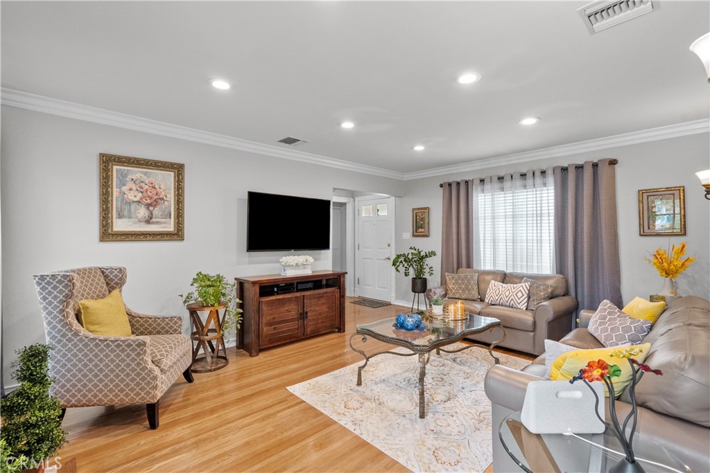 1902 North Screenland Drive Burbank, CA 91505 - Photo 14 of 25 a living room with furniture and a flat screen tv
