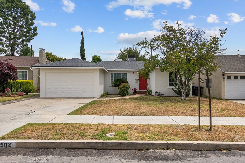 1902 North Screenland Drive Burbank, CA 91505 - Photo 2 of 25 a front view of a house with garden