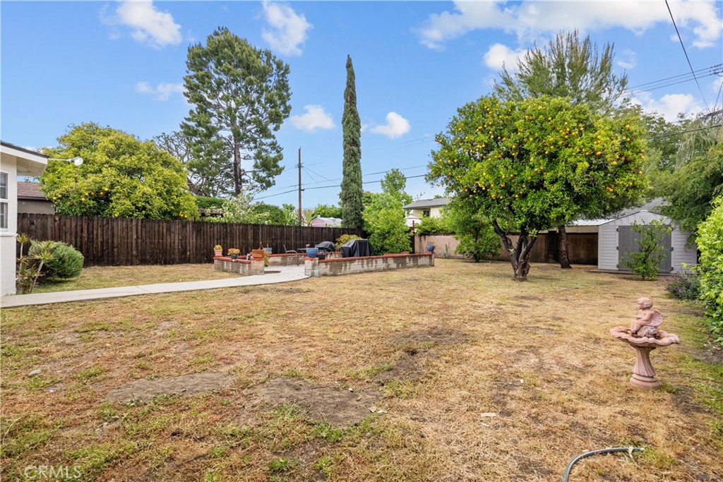 1902 North Screenland Drive Burbank, CA 91505 - Photo 23 of 25 a swimming pool with outdoor seating and yard
