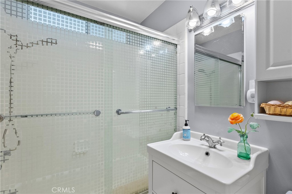 1902 North Screenland Drive Burbank, CA 91505 - Photo 9 of 25 a bathroom with a sink and a mirror