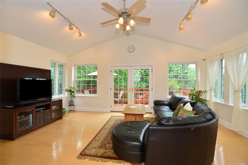 913 Wellesley Road Pittsburgh, PA 15206 - Photo 12 of 23 Gallery Image 12