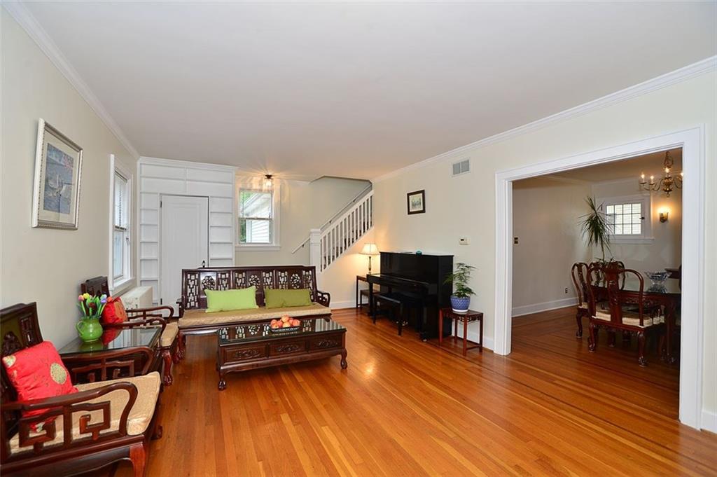 913 Wellesley Road Pittsburgh, PA 15206 - Photo 4 of 23 Gallery Image 4