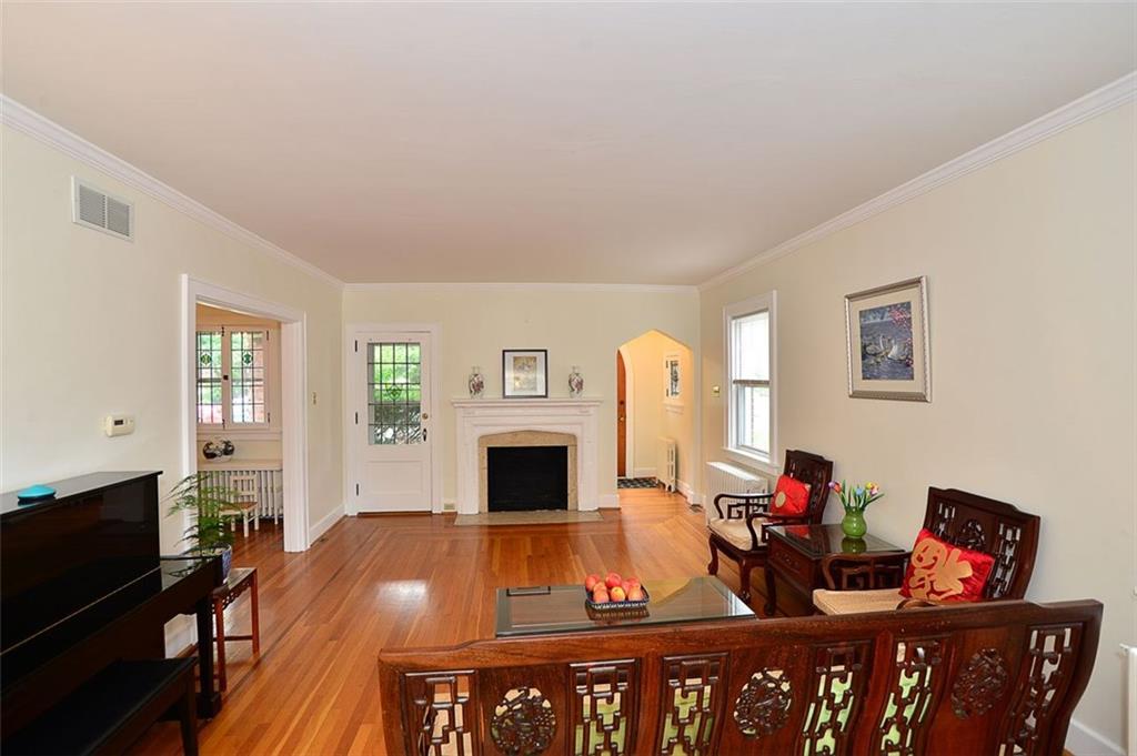 913 Wellesley Road Pittsburgh, PA 15206 - Photo 6 of 23 Gallery Image 6