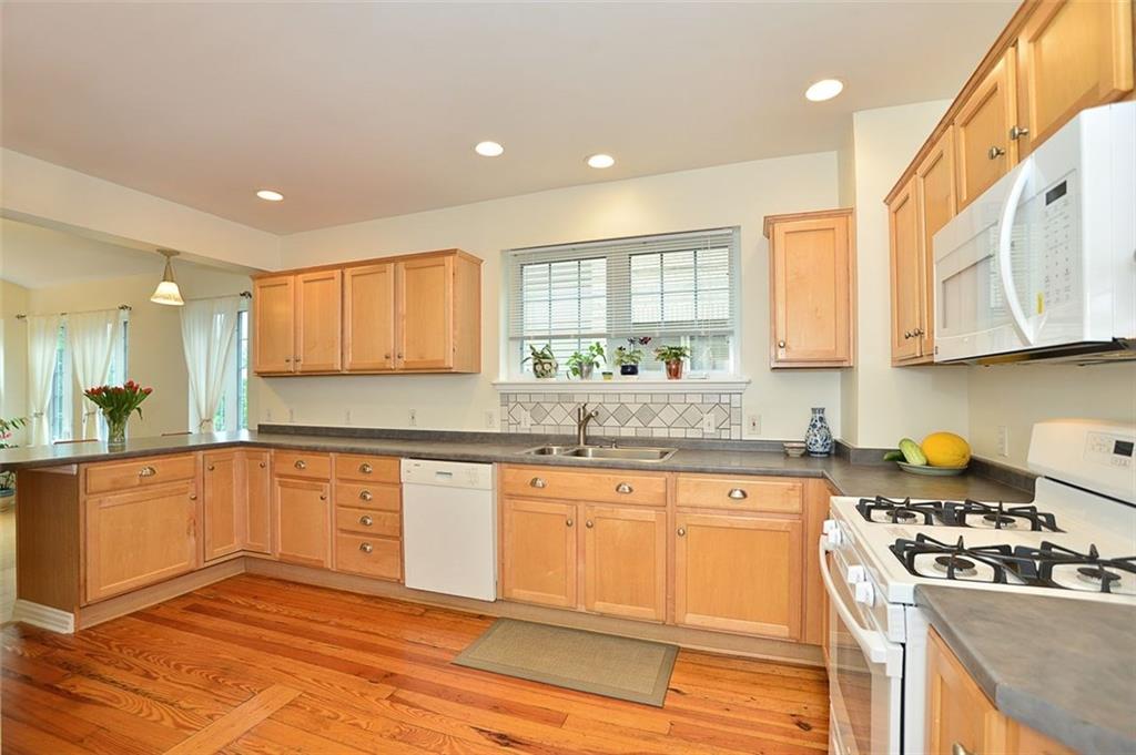 913 Wellesley Road Pittsburgh, PA 15206 - Photo 9 of 23 Gallery Image 9