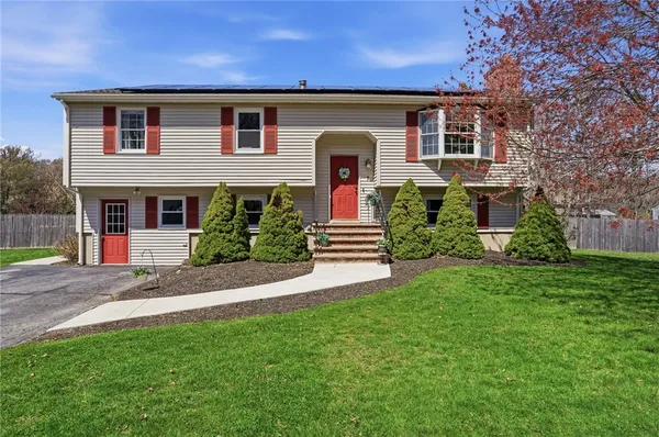 $590,000 | 7 Jennifer Drive, Bristol, RI 02809