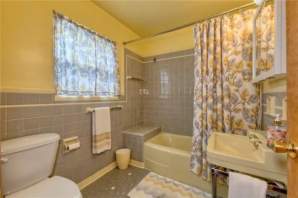$285,000 | 1532 California Avenue, White Oak, PA 15131