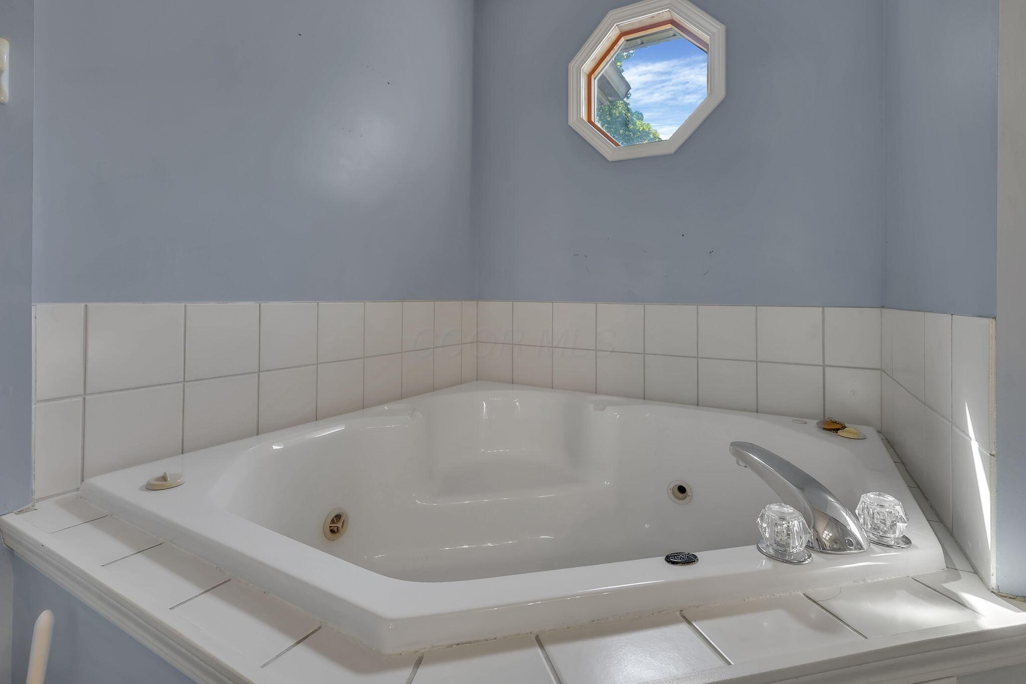 6690 Watkins Road Southwest Pataskala, OH 43062 - Photo 46 of 83 Primary Suite; Bathroom