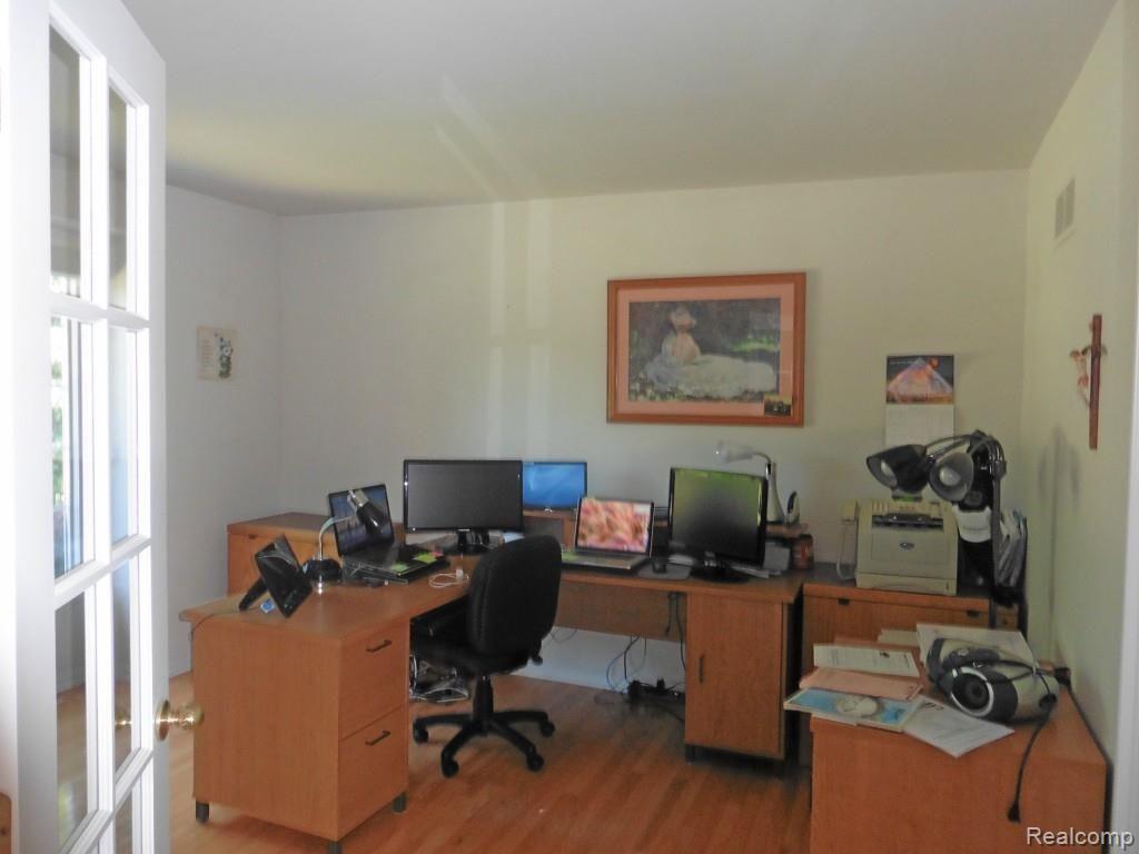 2511 Jackson Drive Rochester, MI 48309 - Photo 12 of 23 Offic1 .jpg