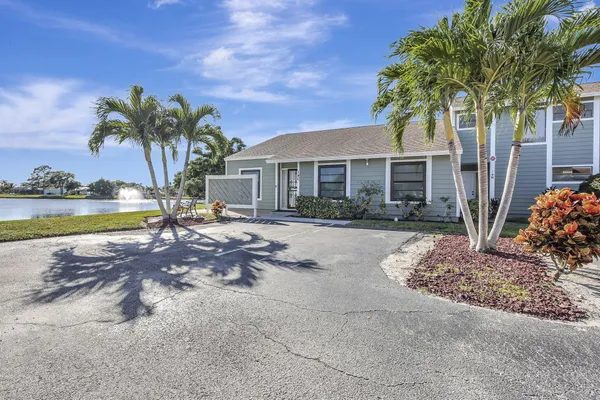 $3,100 | 602 Lakewood Drive, Unit 14C, Jupiter, FL 33458