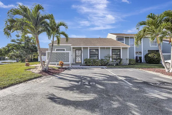 $3,100 | 602 Lakewood Drive, Unit 14C, Jupiter, FL 33458