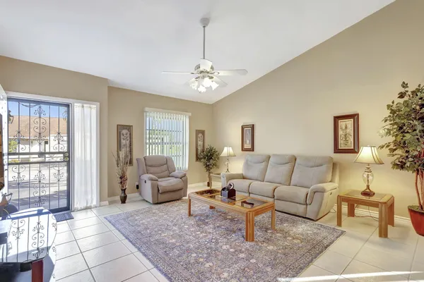 $3,100 | 602 Lakewood Drive, Unit 14C, Jupiter, FL 33458