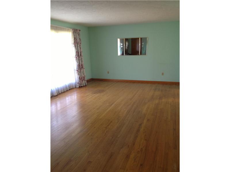 452 South Duffy Road Butler, PA 16001 - Photo 4 of 6 Living Room.