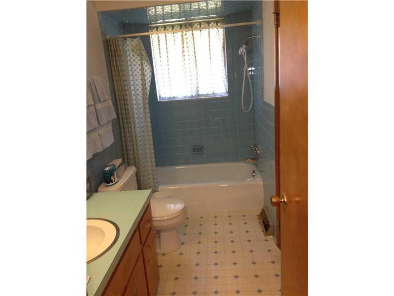 452 South Duffy Road Butler, PA 16001 - Photo 5 of 6 Full Bath.