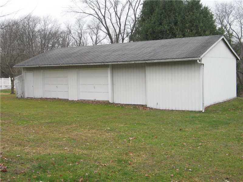 452 South Duffy Road Butler, PA 16001 - Photo 6 of 6 Parking Lot/Garage.