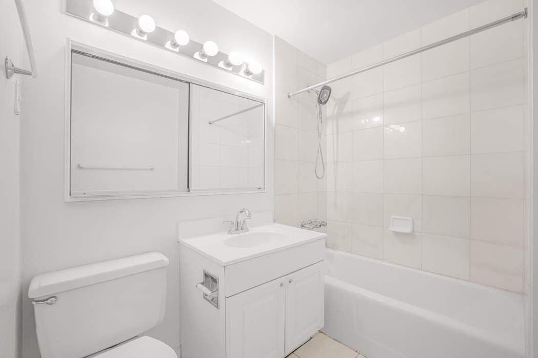 310 East 46th Street, Unit 21T Manhattan, NY 10017 - Photo 10 of 15