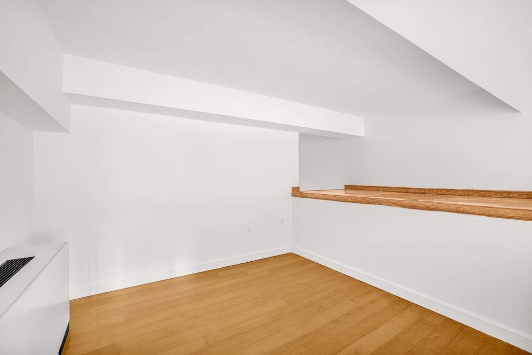 310 East 46th Street, Unit 21T Manhattan, NY 10017 - Photo 8 of 15