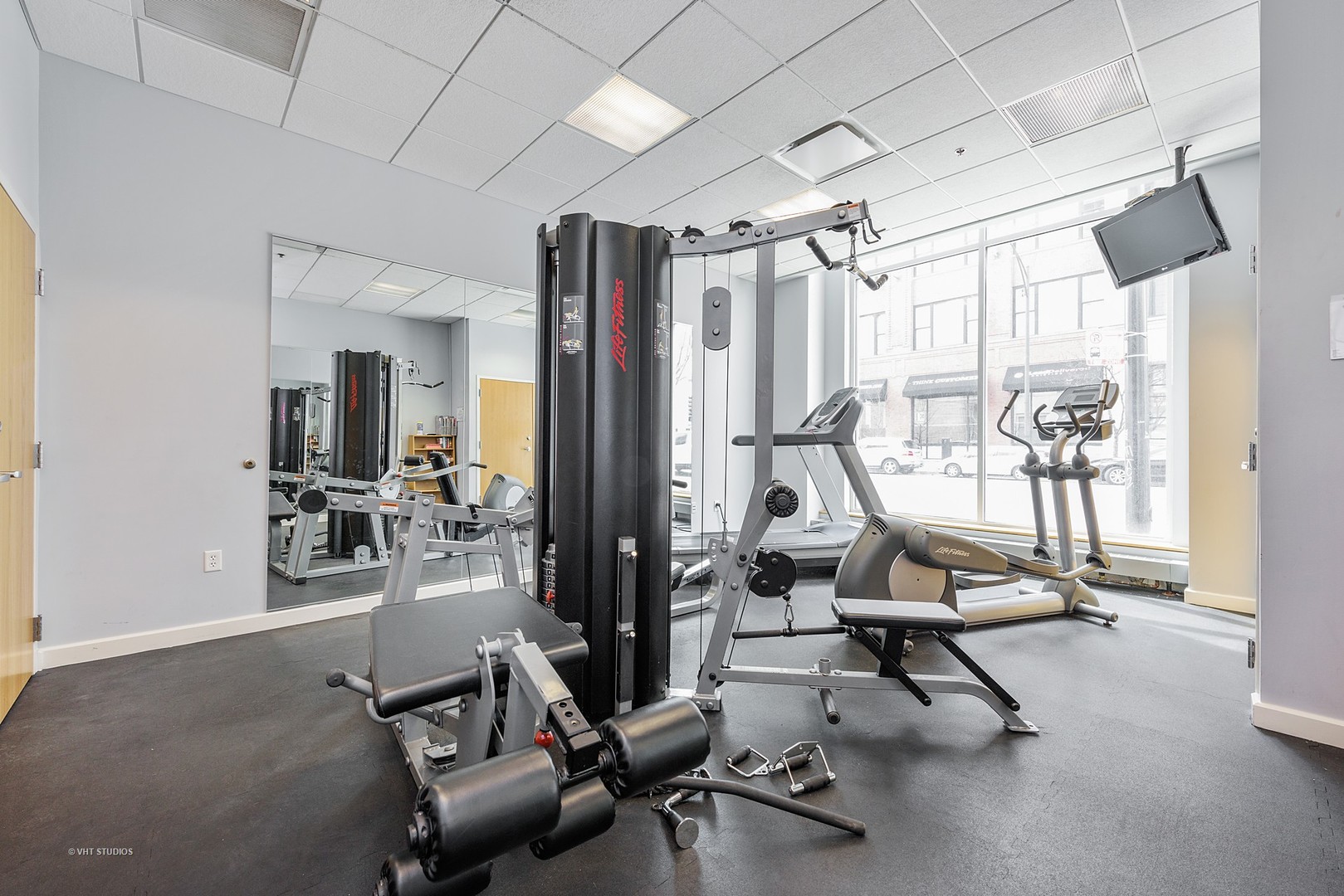 757 North Orleans Street, Unit 1812 Chicago, IL 60654 - Photo 14 of 17 a view of a room with gym equipment