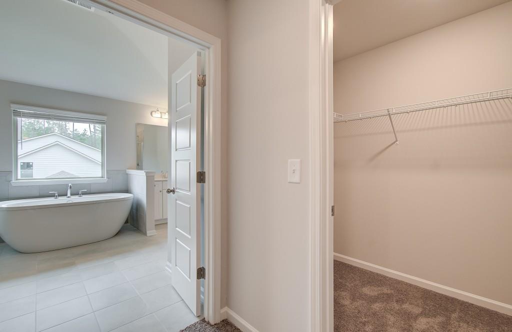 624 Sidney Court Stockbridge, GA 30281 - Photo 24 of 29 a bathroom with a bathtub and window