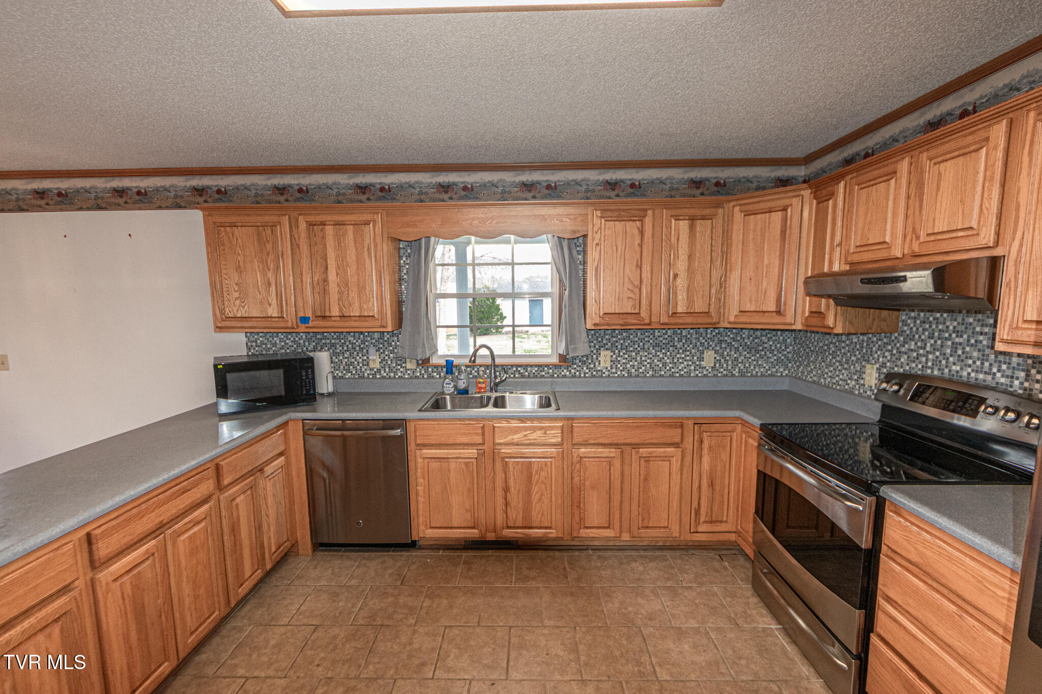 414 Caleb Avenue Elizabethton, TN 37643 - Photo 11 of 28 DSC_0792