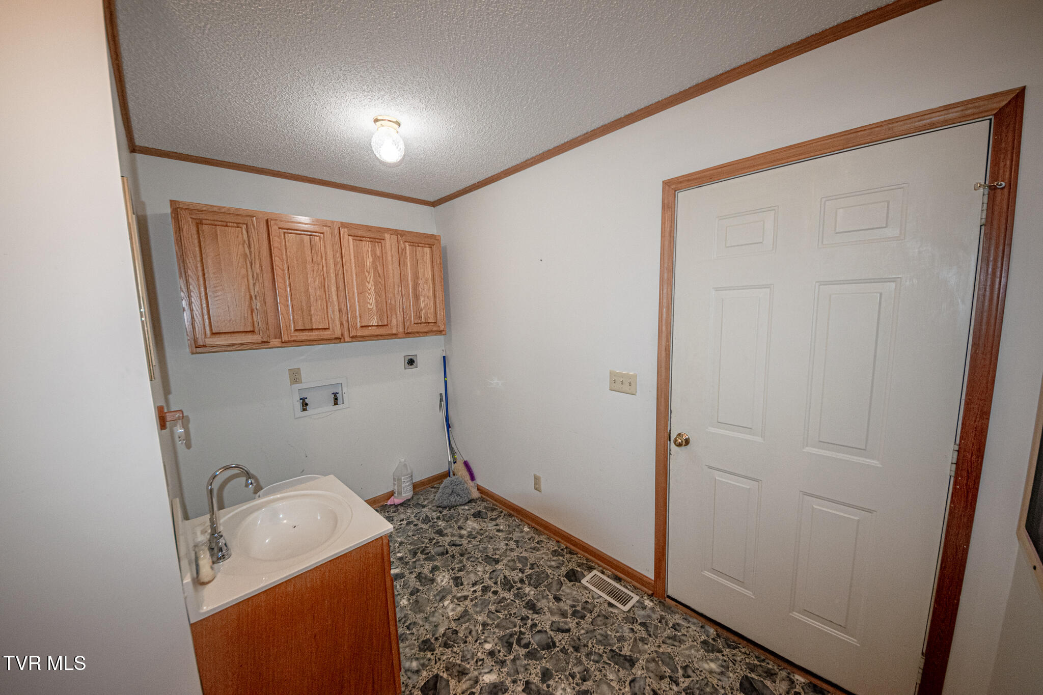 414 Caleb Avenue Elizabethton, TN 37643 - Photo 27 of 28 DSC_0796