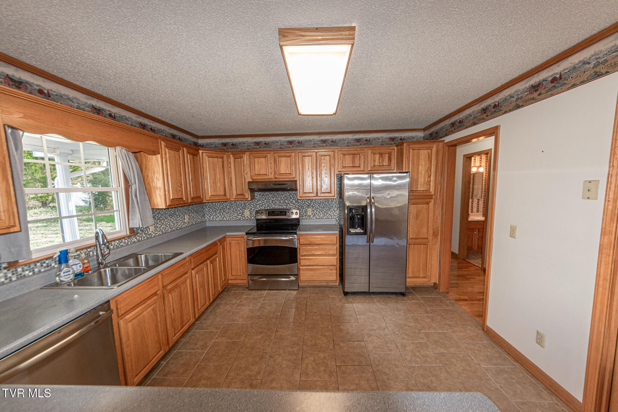 414 Caleb Avenue Elizabethton, TN 37643 - Photo 9 of 28 DSC_0795