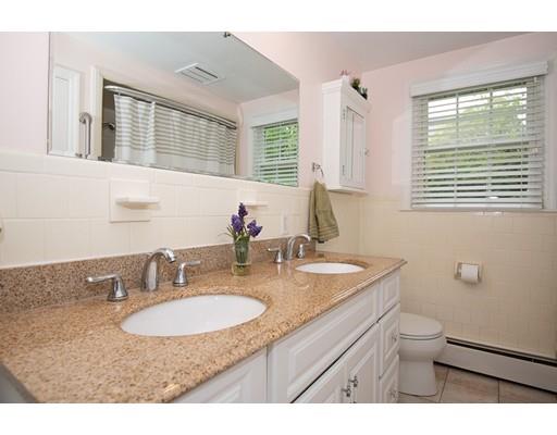 32 Manor Road Auburn, MA 01501 - Photo 10 of 28 Gallery Image 10