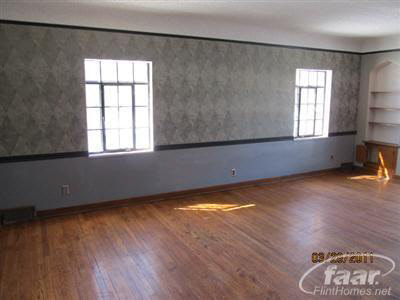 5407 Lapeer Road Burton, MI 48509 - Photo 14 of 17 20144280-13.JPG