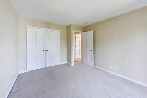 $470,000 | 520 Hummingbird Lane, Deerfield, IL 60015