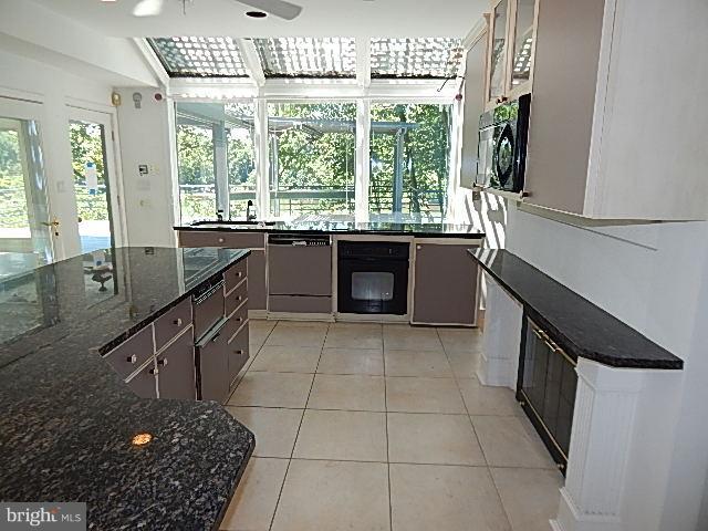 2824 Broadview Terrace Annapolis, MD 21401 - Photo 16 of 30 Kitchen