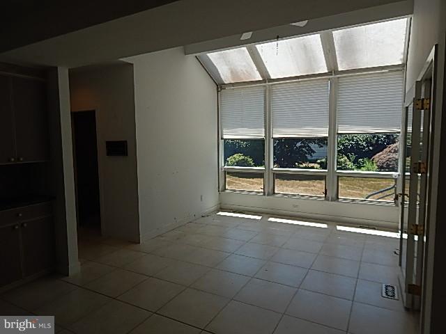 2824 Broadview Terrace Annapolis, MD 21401 - Photo 17 of 30 Sun room