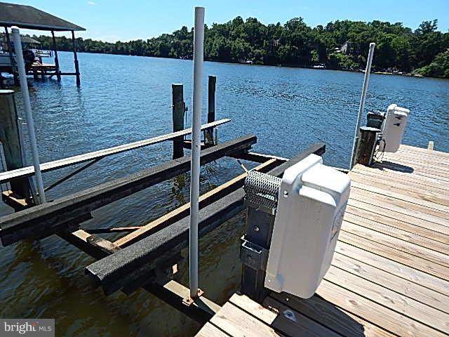 2824 Broadview Terrace Annapolis, MD 21401 - Photo 7 of 30 Boat lift on private pier/dock
