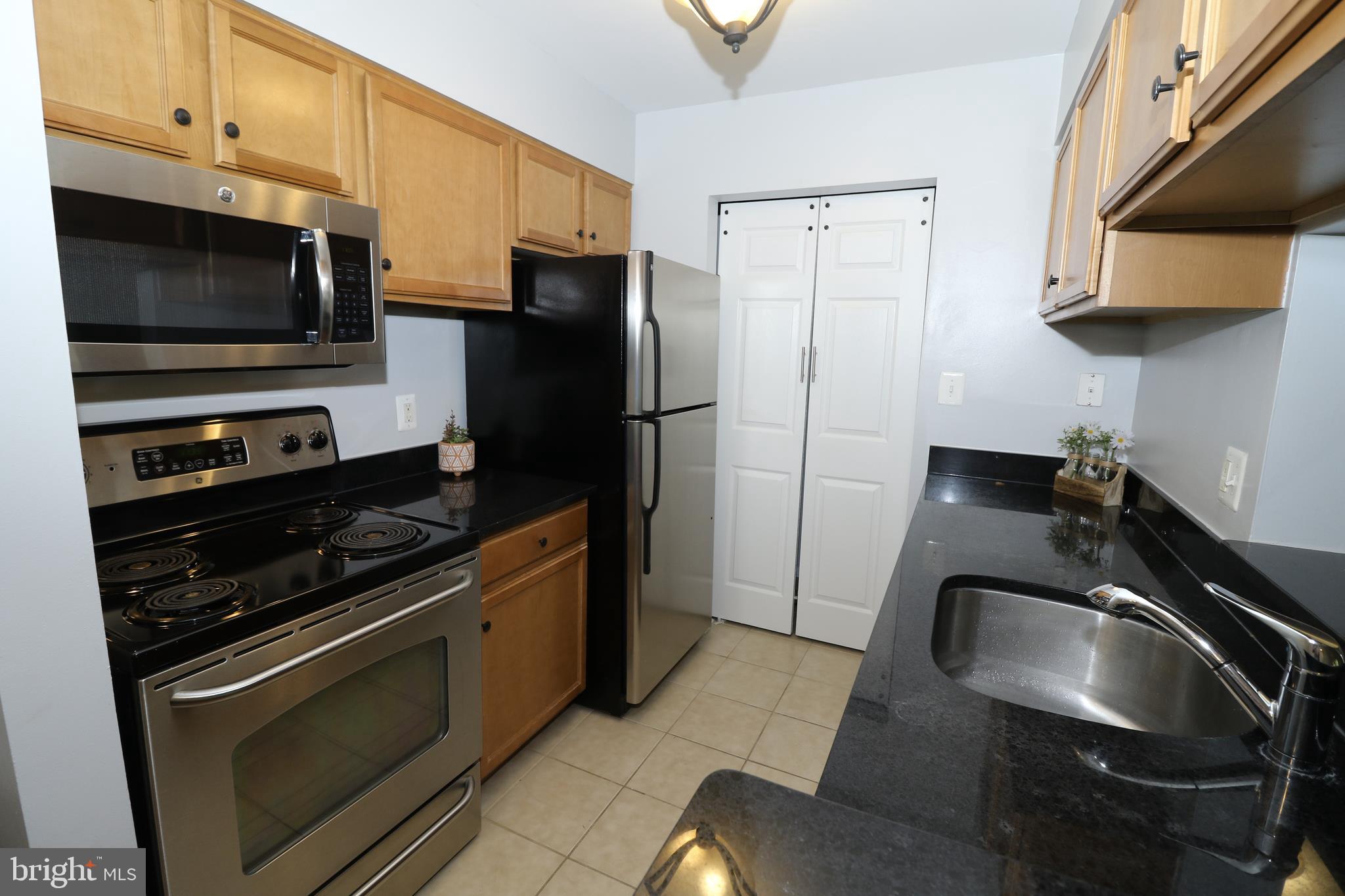 1705 Ascot Way, Unit E Reston, VA 20190 - Photo 13 of 40 Kitchen