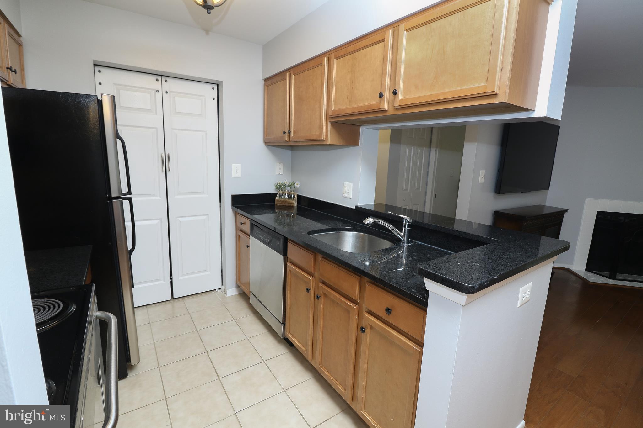 1705 Ascot Way, Unit E Reston, VA 20190 - Photo 14 of 40 Kitchen