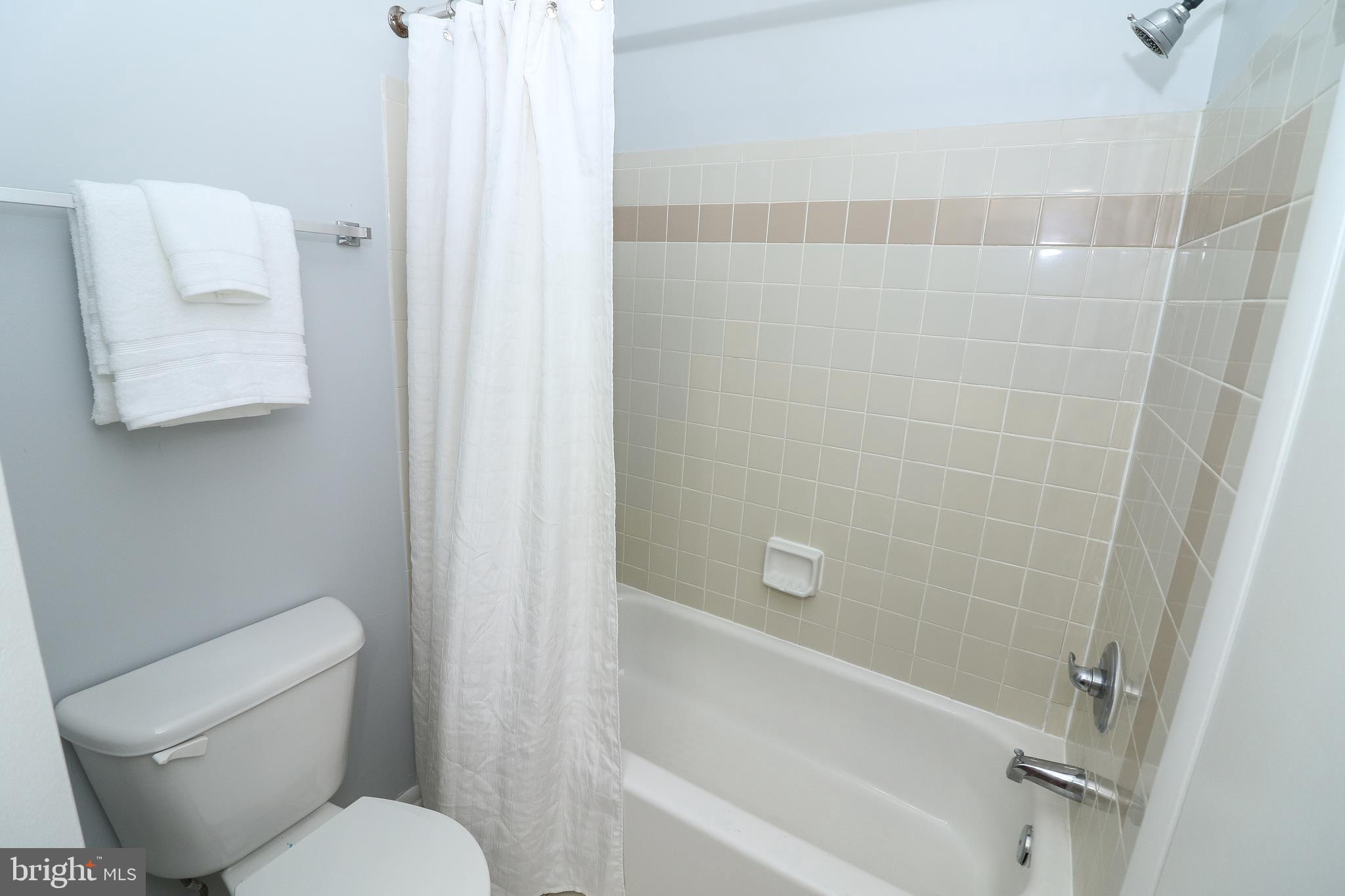 1705 Ascot Way, Unit E Reston, VA 20190 - Photo 24 of 40 Bathroom 1 (attached to Bedroom 1)