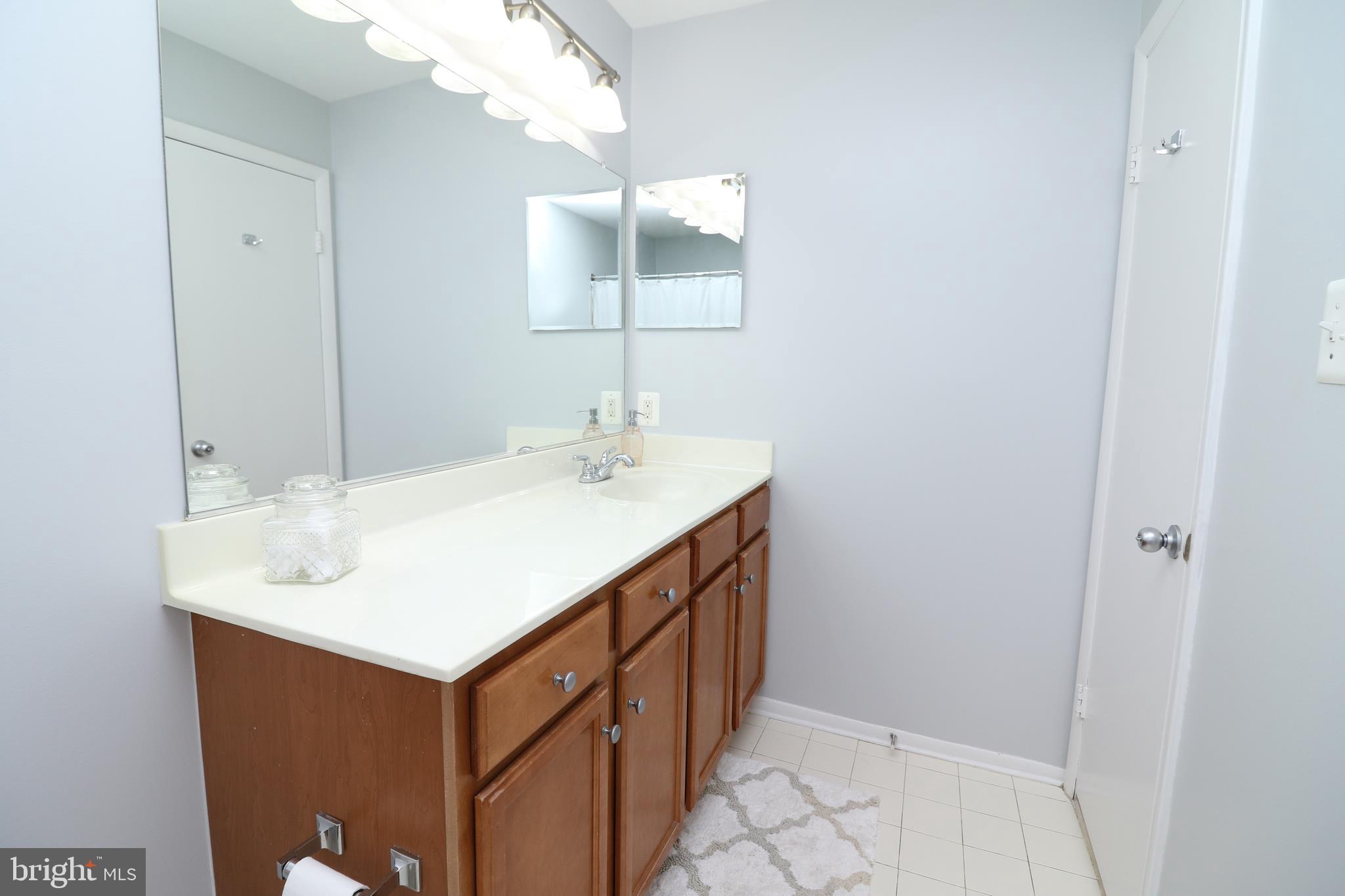 1705 Ascot Way, Unit E Reston, VA 20190 - Photo 30 of 40 Bathroom 2