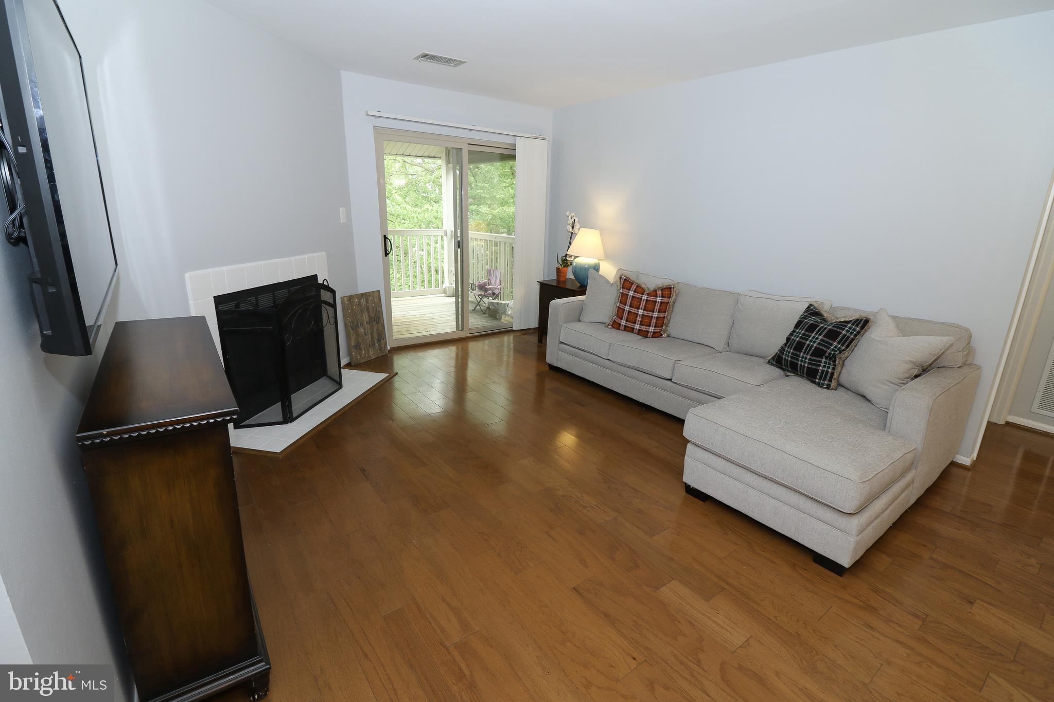 1705 Ascot Way, Unit E Reston, VA 20190 - Photo 4 of 40 Living Room