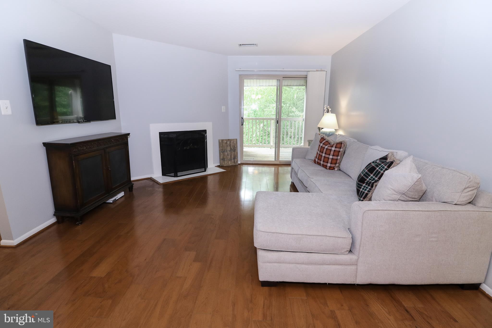 1705 Ascot Way, Unit E Reston, VA 20190 - Photo 5 of 40 Living Room