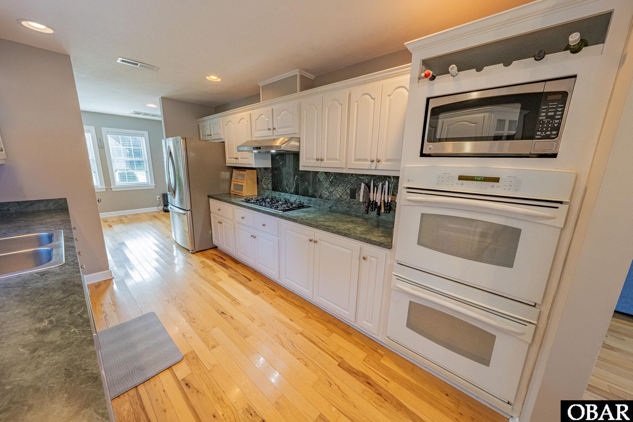 140 Fearing Place, Unit 63 Manteo, NC 27954 - Photo 13 of 50 Double Ovens