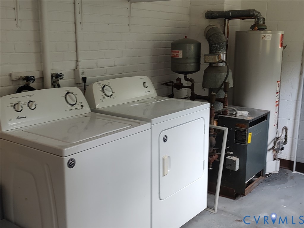 5310 Raleigh Road Henrico, VA 23231 - Photo 12 of 15 a utility room with dryer and washer