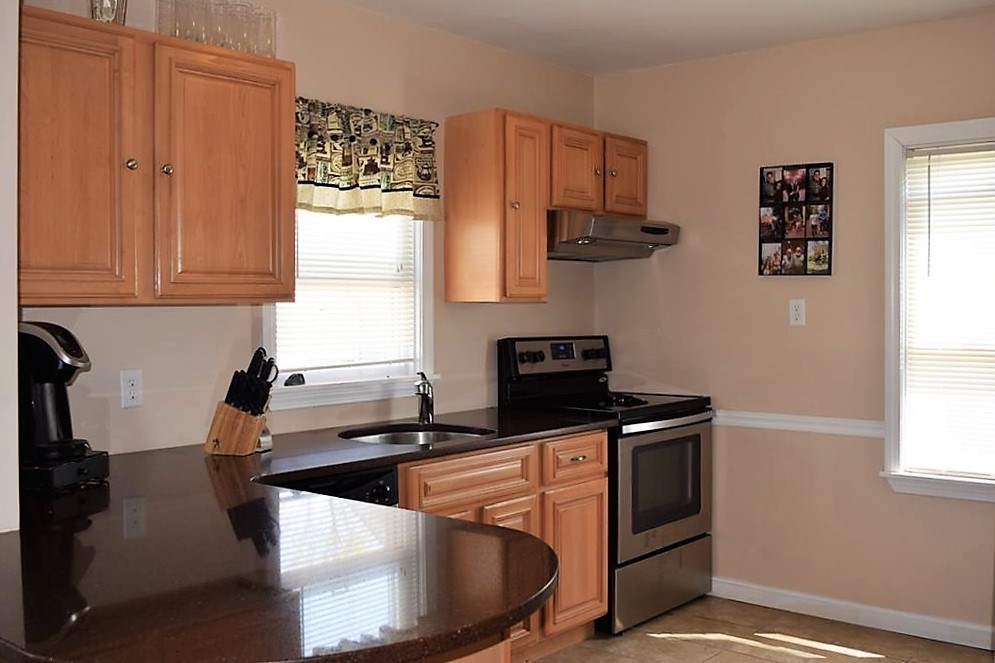 525 Post Road Warwick, RI 02888 - Photo 5 of 10 Gallery Image 5