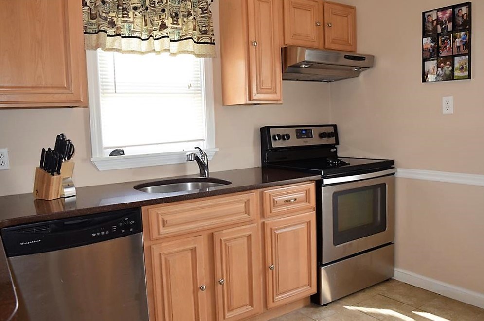 525 Post Road Warwick, RI 02888 - Photo 6 of 10 Gallery Image 6