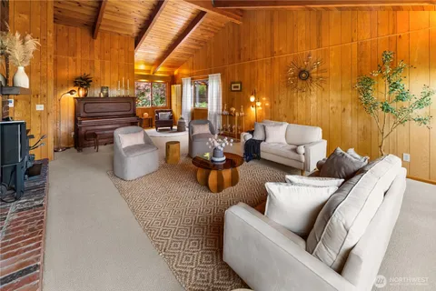 $1,100,000 | 22516 100th Place Southwest, Vashon, WA 98070
